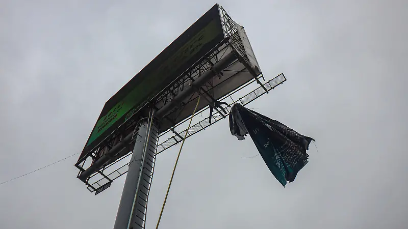 Instaladores de anuncios espectaculares_Gerardo Tavarez